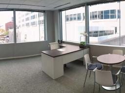 Corner partner office