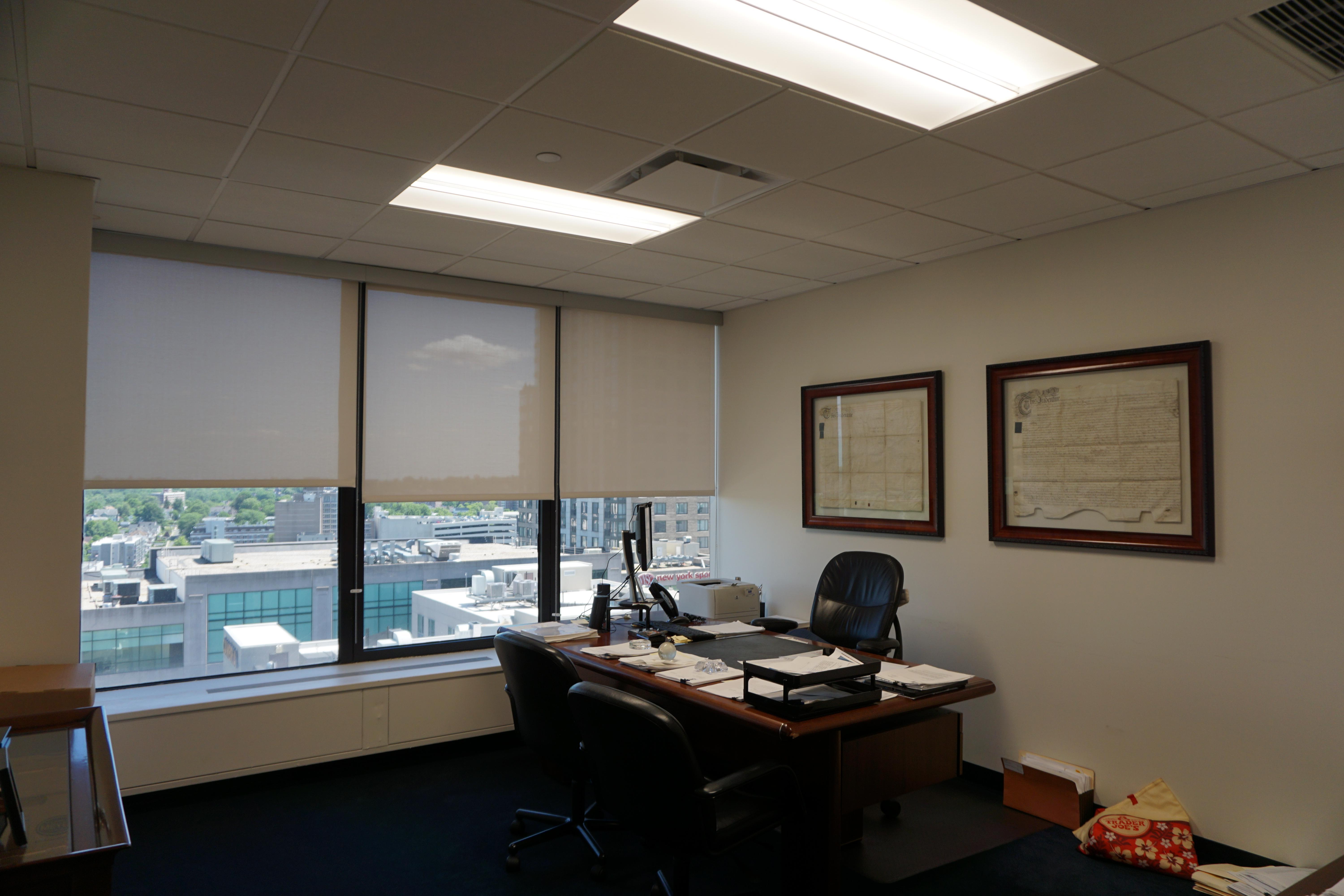 3 window Office