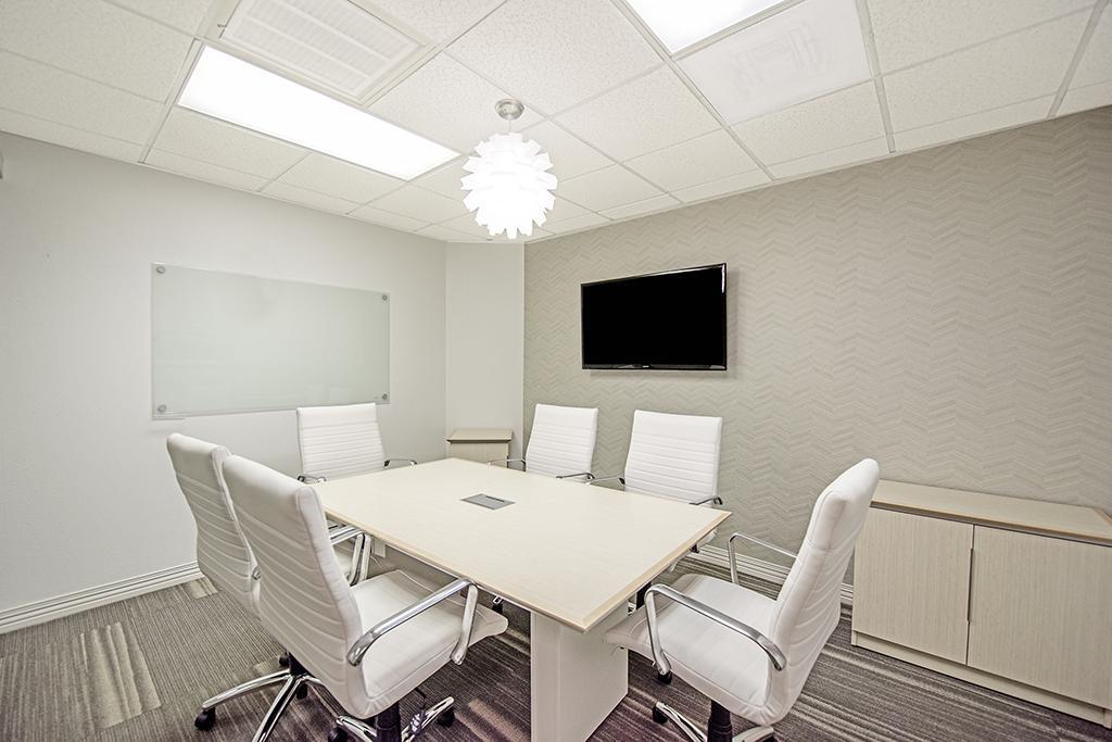 Medium meeting room
