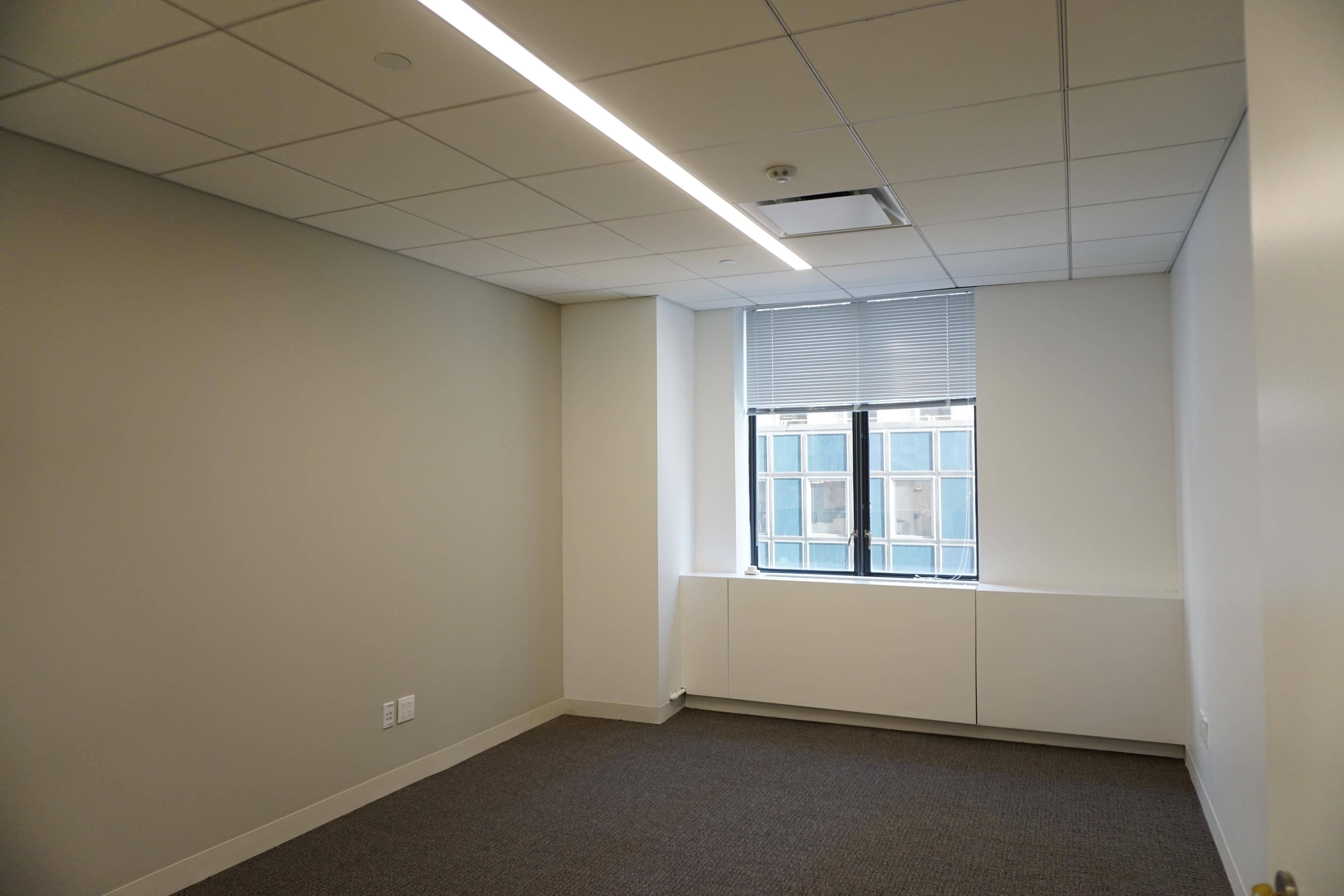 1 Window Office