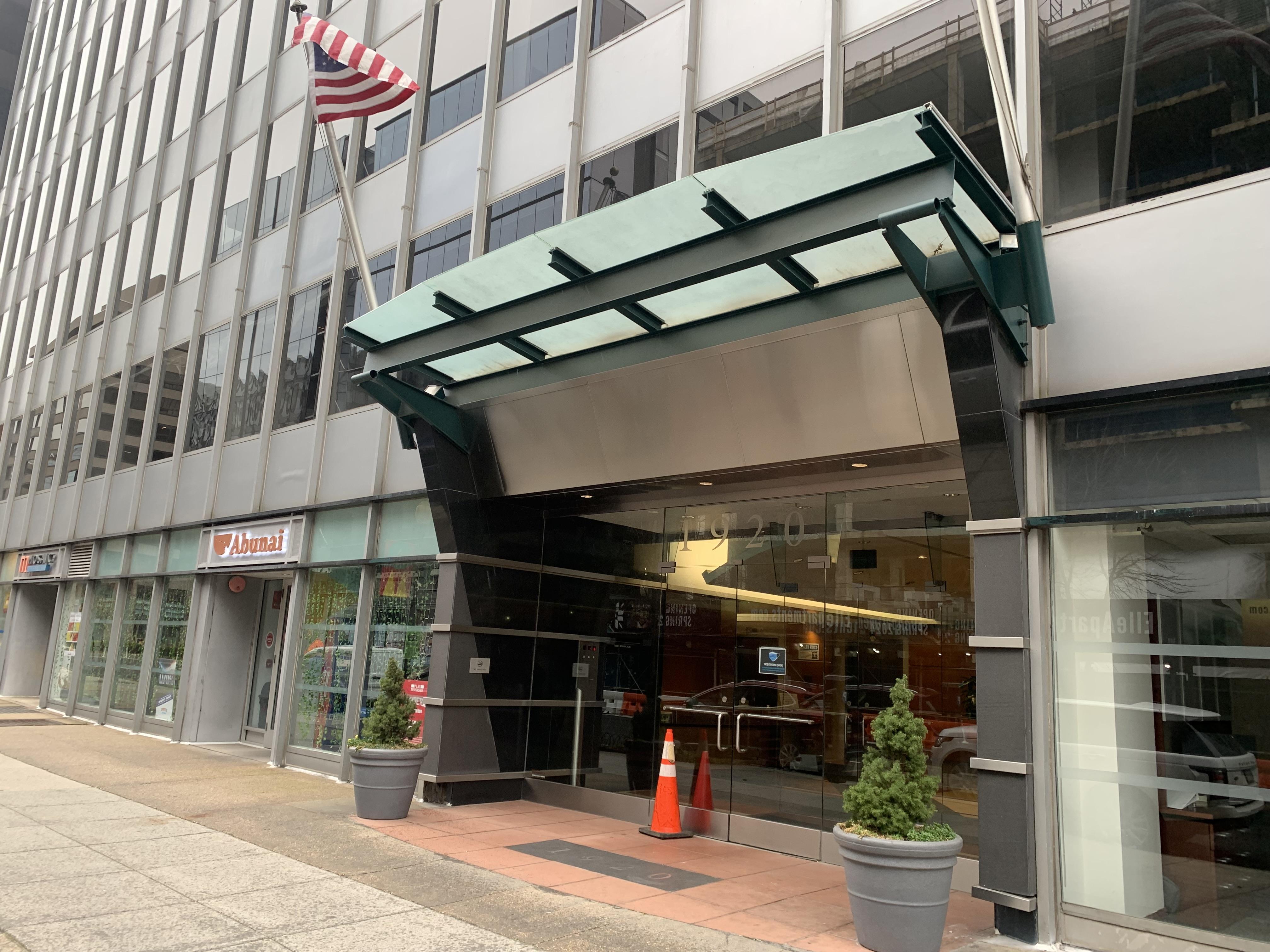 1920 L Street, NW entrance