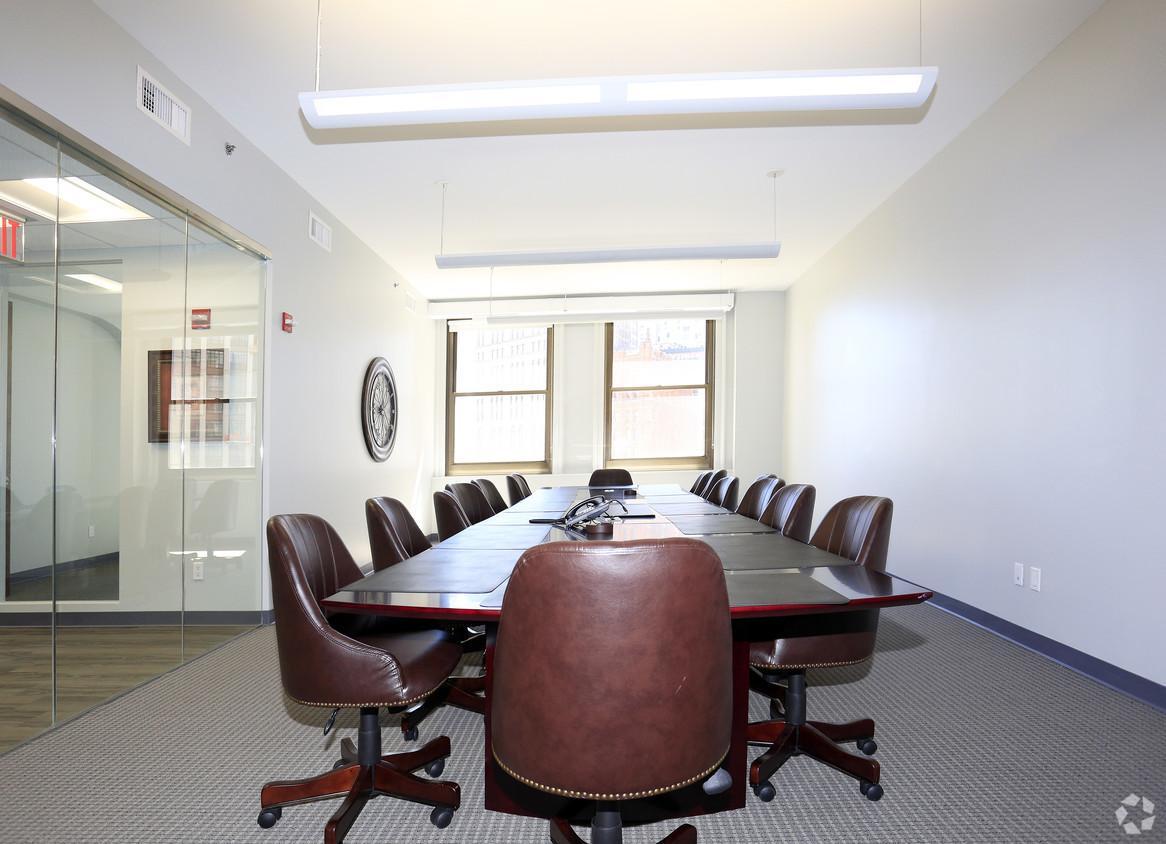 Available Offices for Rent in Woolworth Building