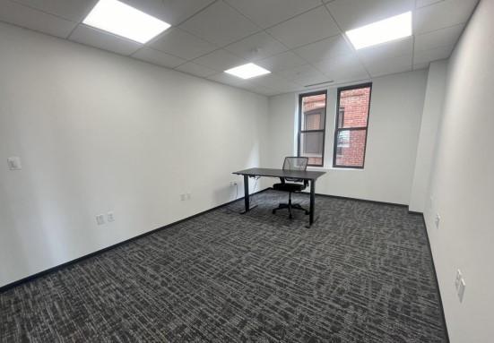 Room 222 - 165 sq ft