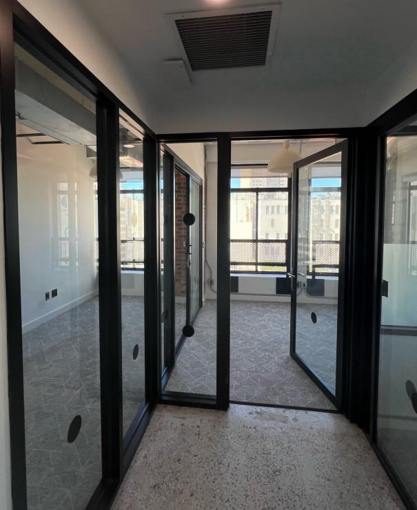 #800 - 240 sq ft "L" shaped Partner office