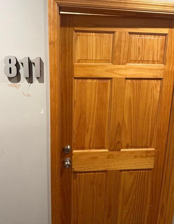 811